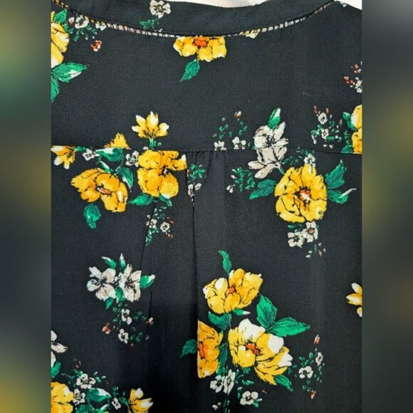 Nwot Mandee Floral Black and Yellow 💛 Floral Print Women's Top Size 1X - Picture 4 of 7